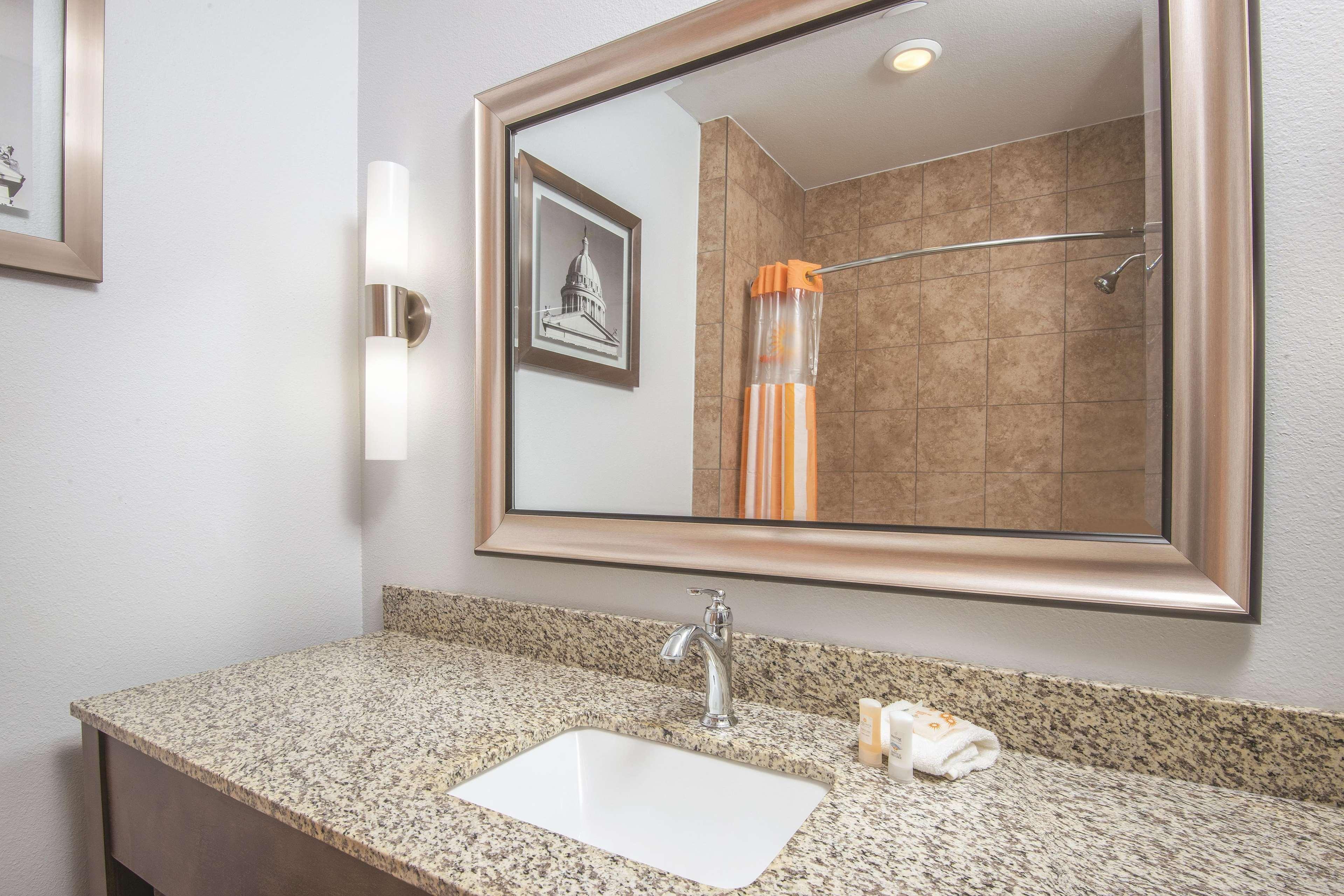 La Quinta By Wyndham Guthrie Hotel Luaran gambar